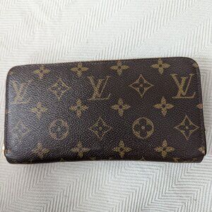 Louis Vuitton Zippy Wallet